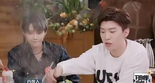 刘雨昕范丞丞又一次合作站一起时身高差亮了还以为是眼花了