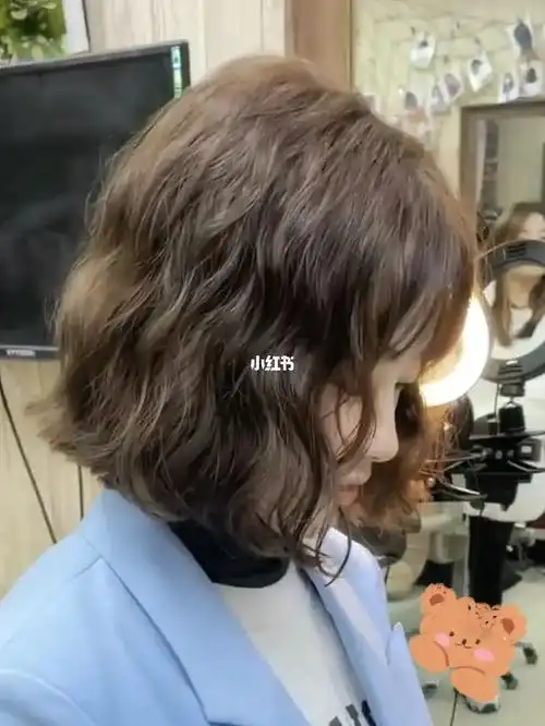 短发尴尬期必备烫发,洋气十足法式蛋卷头!