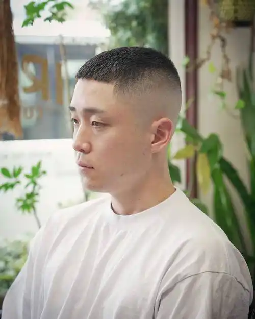 男发剪来剪去,最帅还是两侧铲短,百变时尚很精神_发型_男性_男士