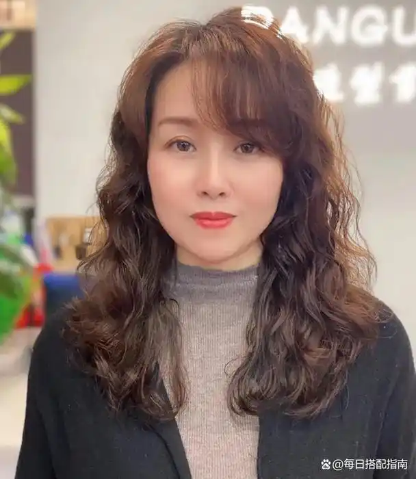 放弃你的"大妈卷"吧,女人40岁后更适合这5款