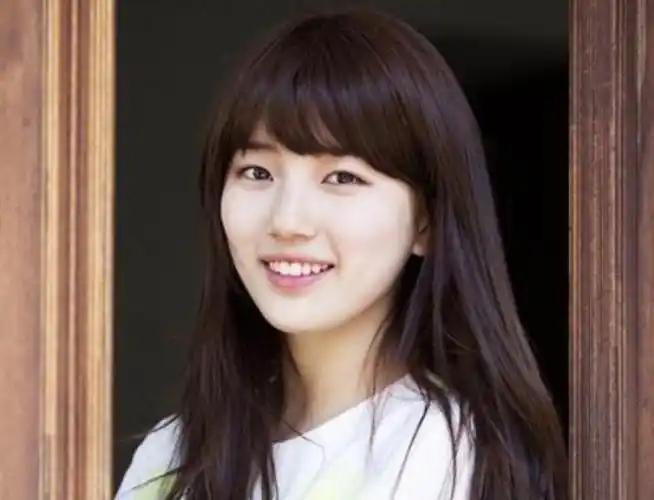 裴秀智在出道的时候,就凭借着清纯的长相,成为了韩国民众心中的素颜