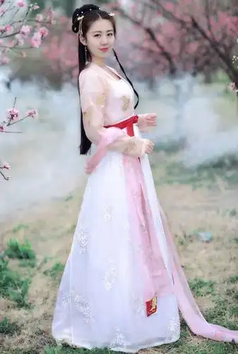 心理测试4个美女谁是千金小姐测你的前世是谁