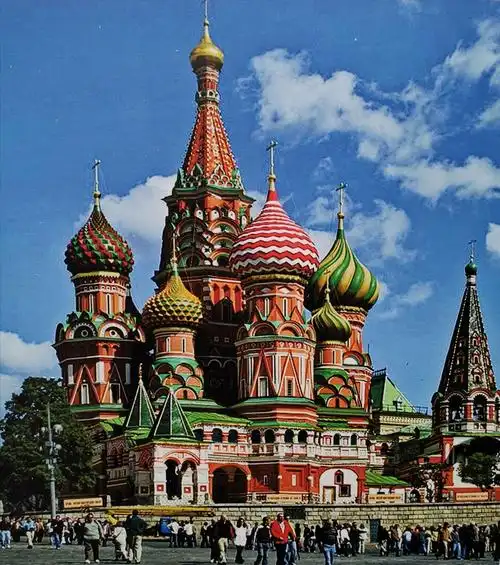 红场上标志性的建筑,圣瓦西里升天大教堂,也叫圣母大教堂