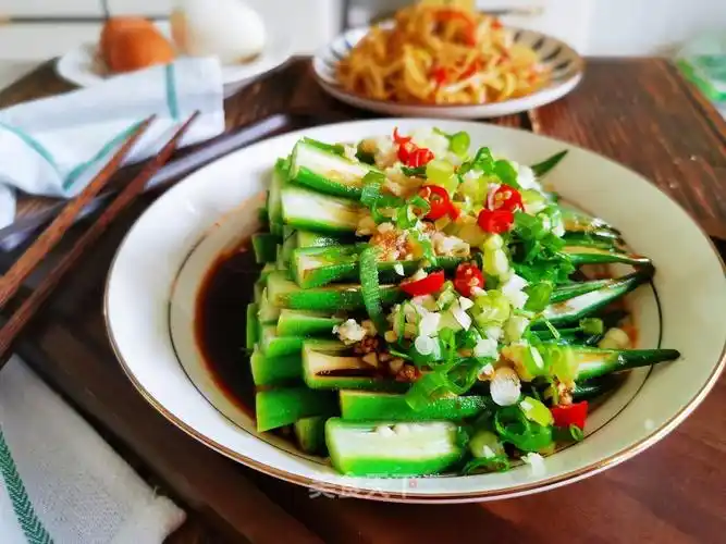 凉拌秋葵的做法步骤_琴韵优雅_美食天下