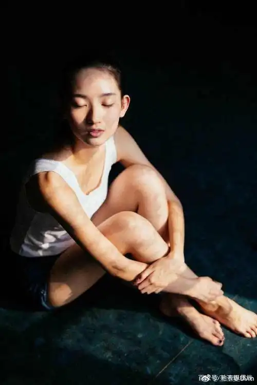 王玉雯有着披肩长发,气质高雅,文静,这样的她真是实力圈粉