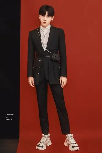 来提名身材很好的帅哥美女最好全身照