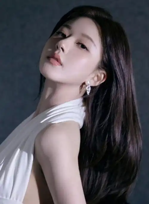 赵露思挂脖高定