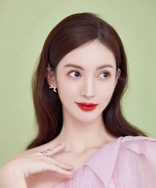 原创金晨玩水旧照流出穿泳衣大秀好身材满脸笑容显开心