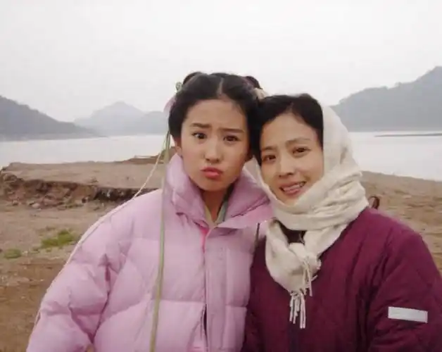 回顾刘亦菲母亲刘晓莉不是一个合格的妻子但我是一个称职的妈妈