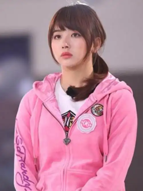 随着青你2的热播孔雪儿的一些旧照也被扒出来了很多人还是能很明显的