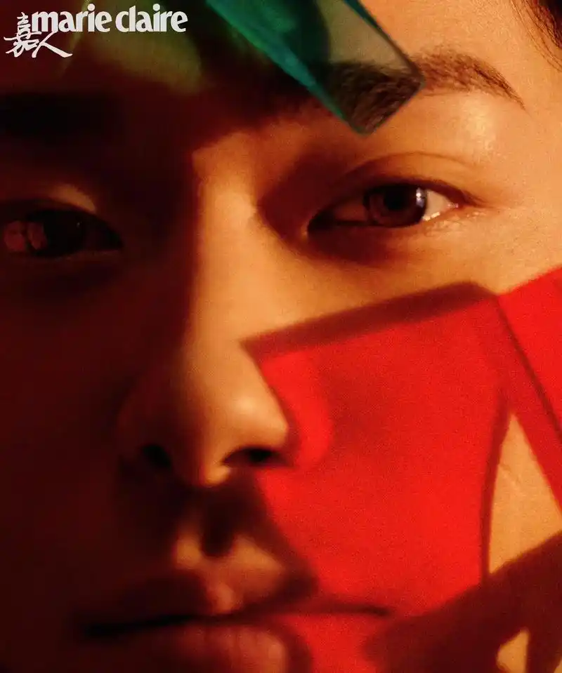 嘉人五月刊封面人物,杂志联合三位摄影 - 抖音