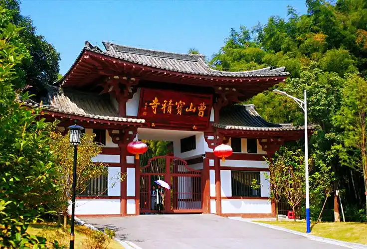 曹山寺秋荷                                 唯臻         宜黄叵