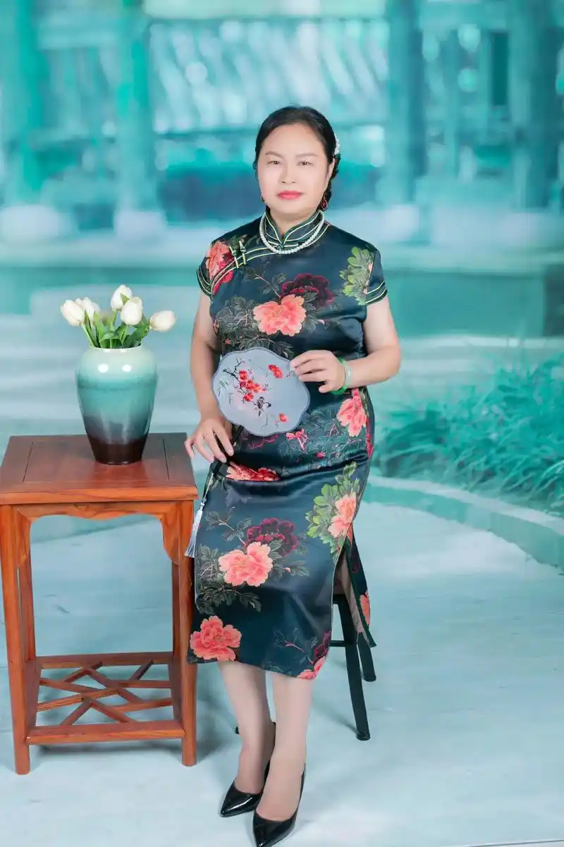 #凤凰旗袍秀剪影 #不惧时光优雅到老 - 抖音