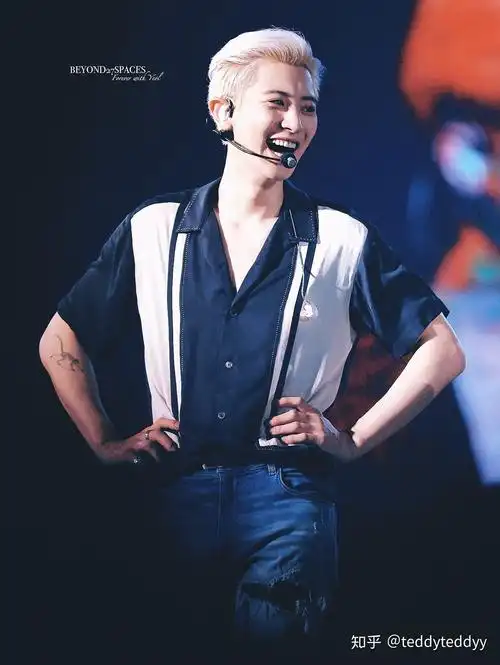 有没有朴灿烈五巡大背头的照片啊? - 知乎