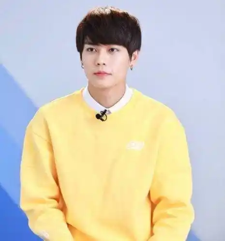 九子童年照曝光:蔡徐坤朱正廷自小可爱,变化最大的是他_时候_尤长靖