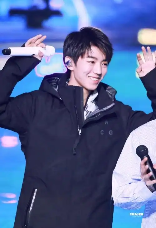 山野千里,你是我藏在星星里的浪漫  晚安,小凯  @tfboys-王俊凯  cr