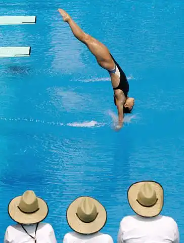 图文游泳世锦赛第2日女子一米板吴敏霞入水