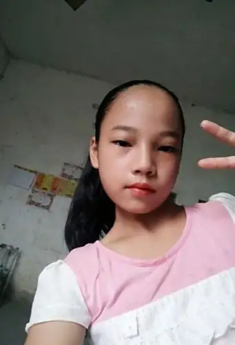 精选适合12岁女孩的发型 今年爆款的女孩扎发造型呈现