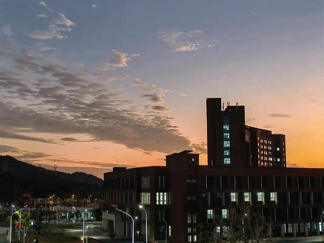 是校园也是青春