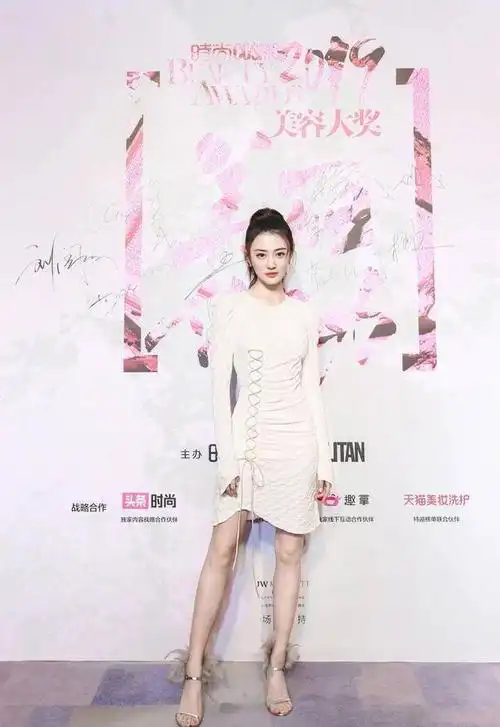 徐璐真的太会穿!皮衣配"液体裤"长腿太吸睛,娱乐圈美腿代表