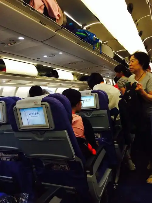 北京-伦敦 ca 851 1:35-13:35(伦敦时间:6:35) 首都国际机场 漫长旅途