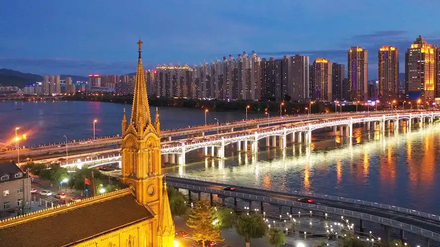 吉林市,航拍平流云层之上的日出,欣赏璀璨的城市夜景-旅游视频-搜狐