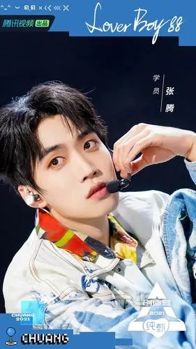 张腾每一次公开物料都在逐渐变帅