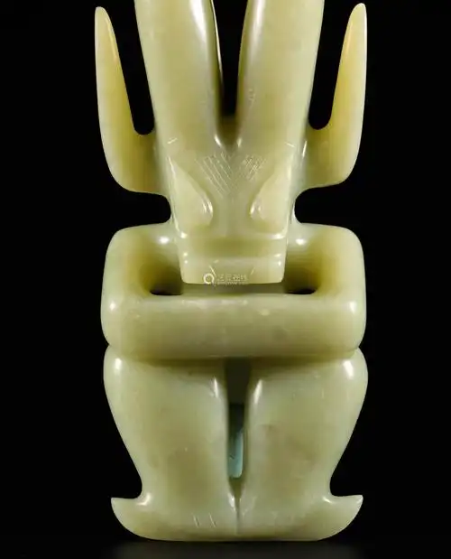 topazapollosculpturefromthehongshanculture红山文化黄玉太阳神