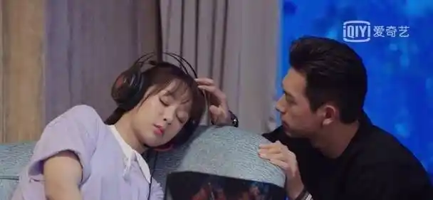 原创亲爱的戏外采访曝杨紫李现关系杨紫话语间尽显对李现的肯定