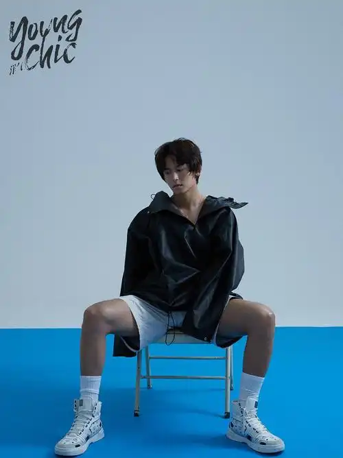 张哲瀚一直以来展现的运动天赋,加上健康姣好的身材,让大家对他的生活