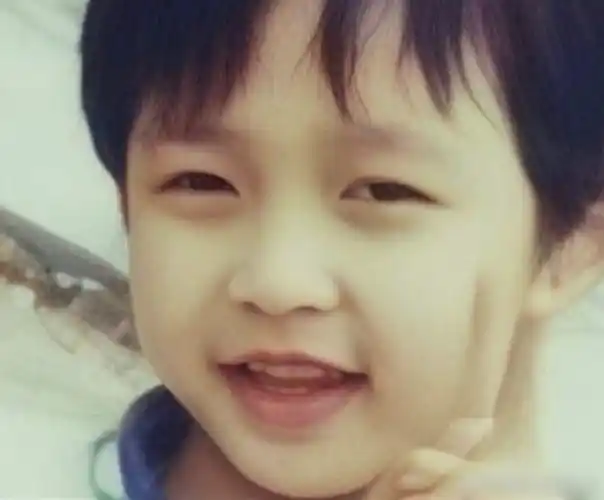 张艺兴中学毕业照