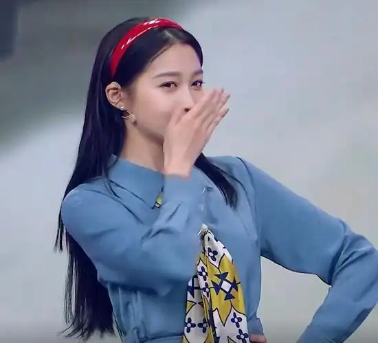 相差14岁的关晓彤与韩雪同框,两人状态,不是谁年轻谁就好看