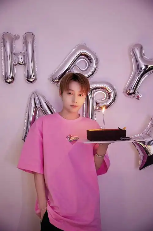 刘雨昕生日迎新代言多领域发展商业价值不断攀升