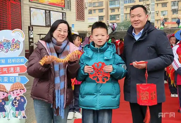 开学啦娄底市娄星区学子开启热辣滚烫的新学期