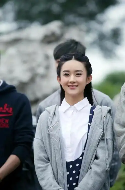 赵丽颖高调宣布喜讯今晚的瓜内娱羡慕不来