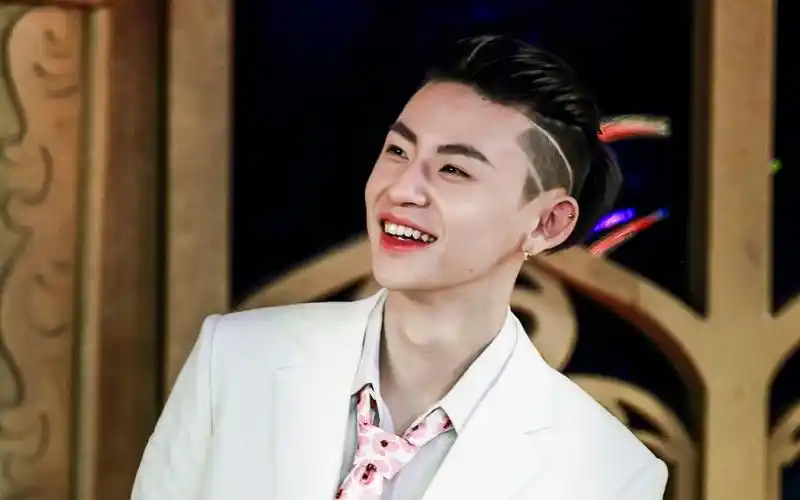 小鬼王琳凯小姐姐的花店发布会全程focus