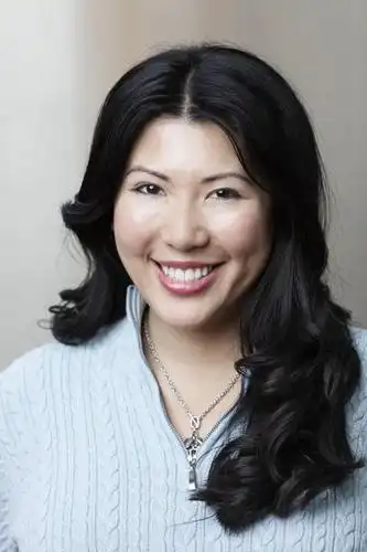 仅一个女性,仅一个人,追赶,服装,朦胧,模糊,墙,注视,休闲装,黄种人