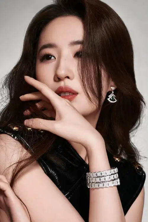 刘亦菲将去巴黎时装周