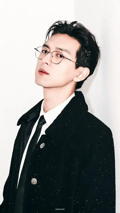 古董局中局首支预告##李现金丝眼镜造型