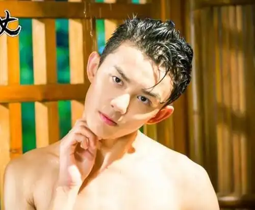 【图】旋风少女吴磊腹肌照曝光 与谭松韵被奉迎风夫妇