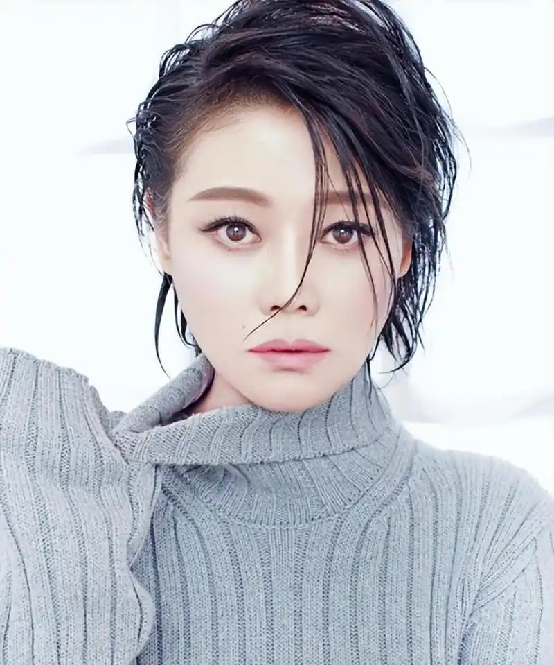 ╭┈┈┈┈┈┈┈┈┈┈┈┈┈┈┈┈╮ 聚焦艺