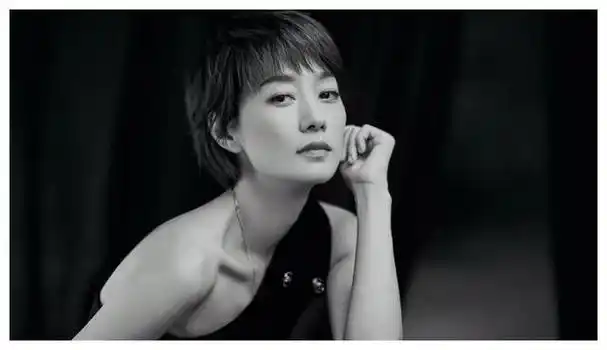 马伊琍演绎传奇女王散发星光魅力璀璨无双