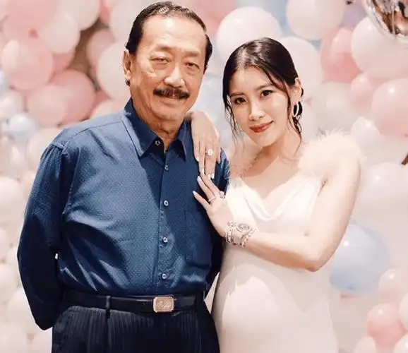 原创刘德华为朱丽倩舅舅70大寿送祝福对方有亿万身家曾是英超老板