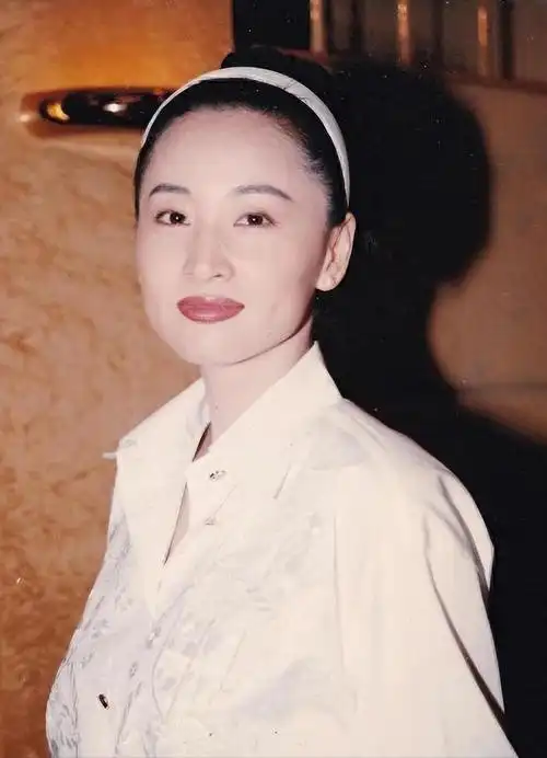 当时马景涛刚和前妻唐韵离婚不久,还带着一个女儿.