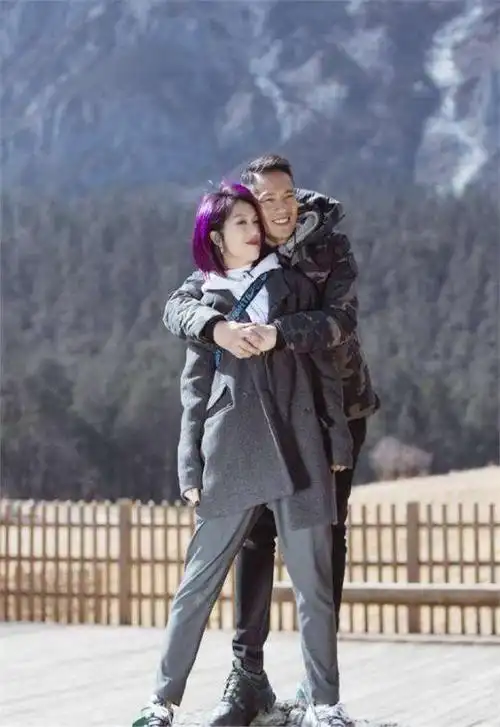 港乐天后杨千嬅罕见哭诉,被网暴有家回不得的五年!