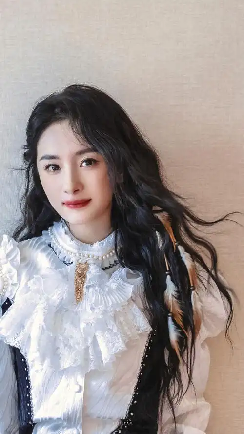 杨幂密逃出发图#大幂幂看起来脸圆润了一点点,好温柔,好可爱,心情好