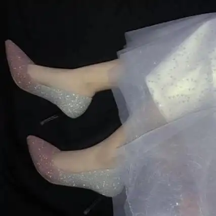 女生部位头像穿着婚纱高跟鞋太美了