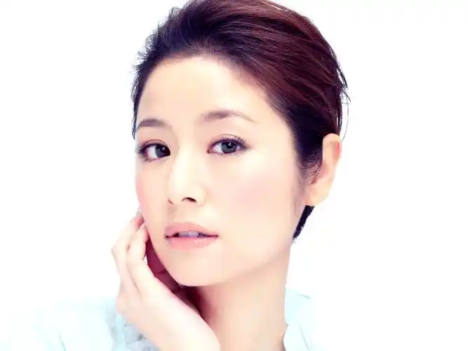 p>林心如(ruby lin),1976年1月27日出生于台湾省台北市,华语影视女