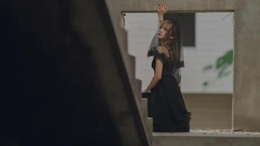 性感美女黑色连衣裙尽显身材曲面诱惑迷人,高清壁纸图片,大陆美女