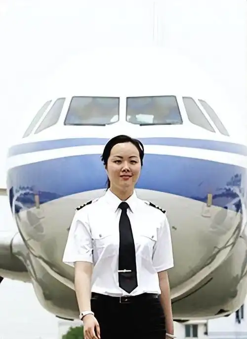 国航最年轻的美女机长28岁驾驶百吨客机执飞王峥牛在哪